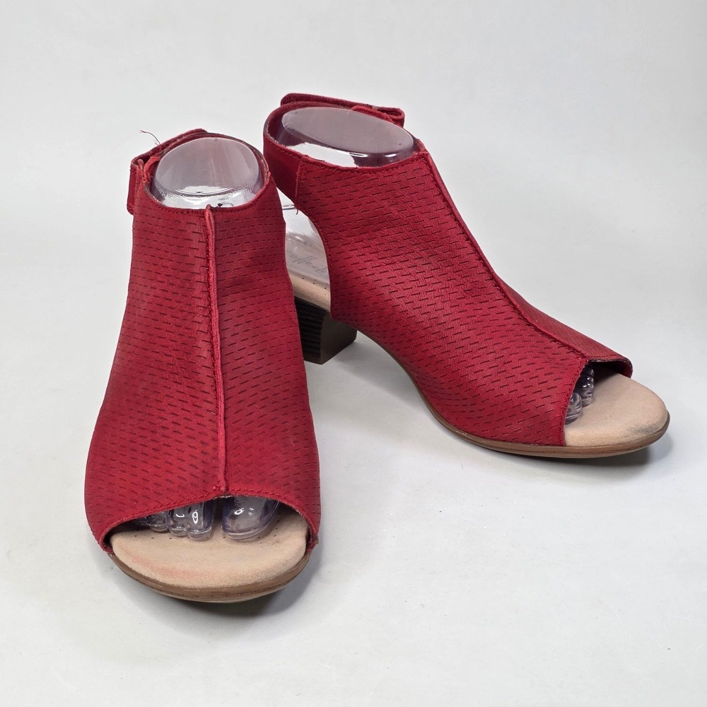 Clarks Valerie James Sandals Womens 8.5 W Red Perforated Leather Slingback Heels